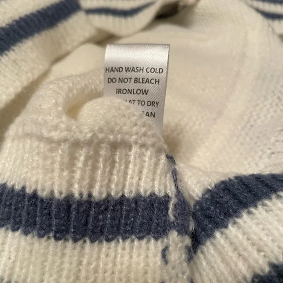 Oddi Women's White and Blue Striped Sweater Lg NWT - Picture 15 of 15